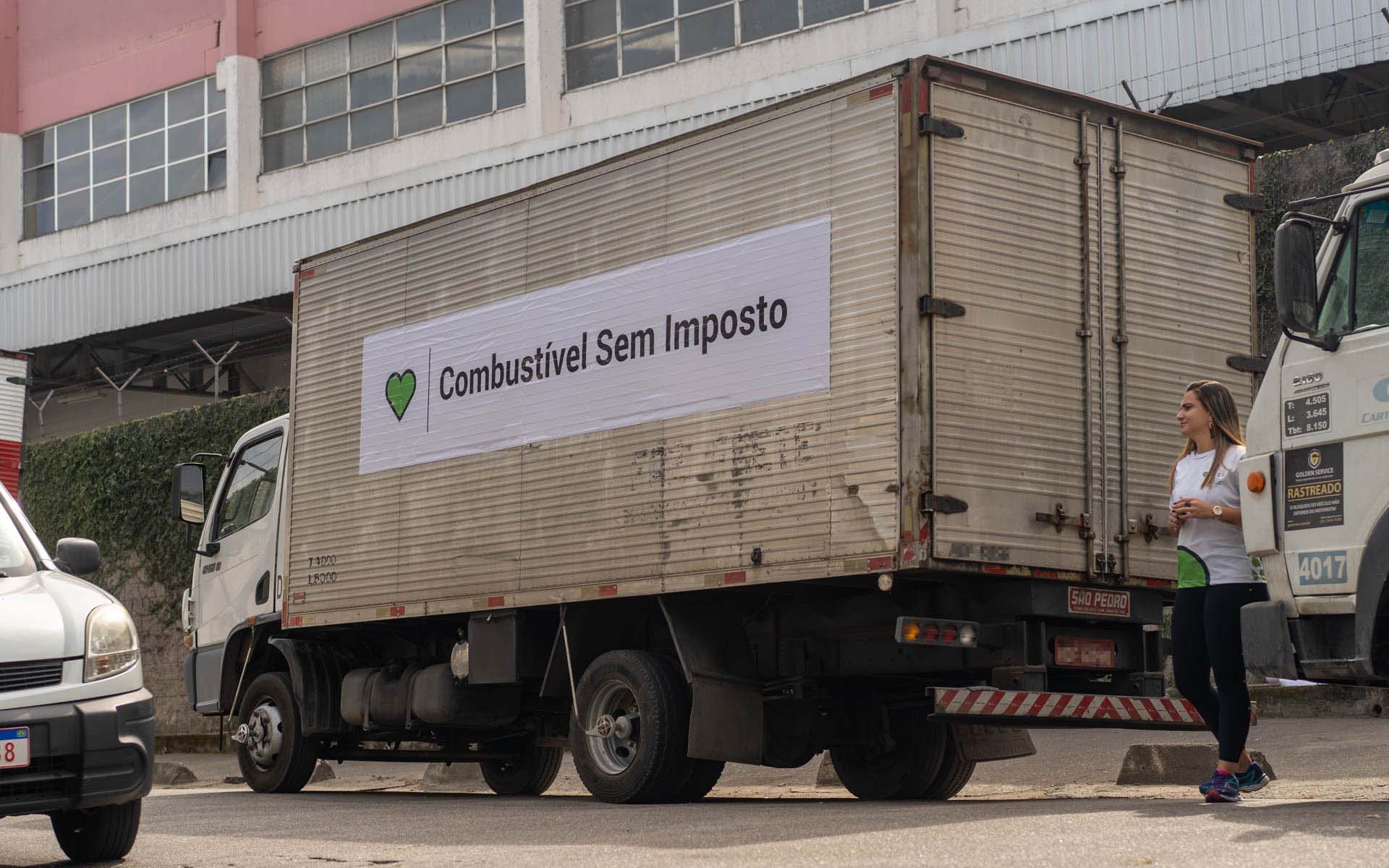 caminhão adesivado - camara aprova novo calculo do icms