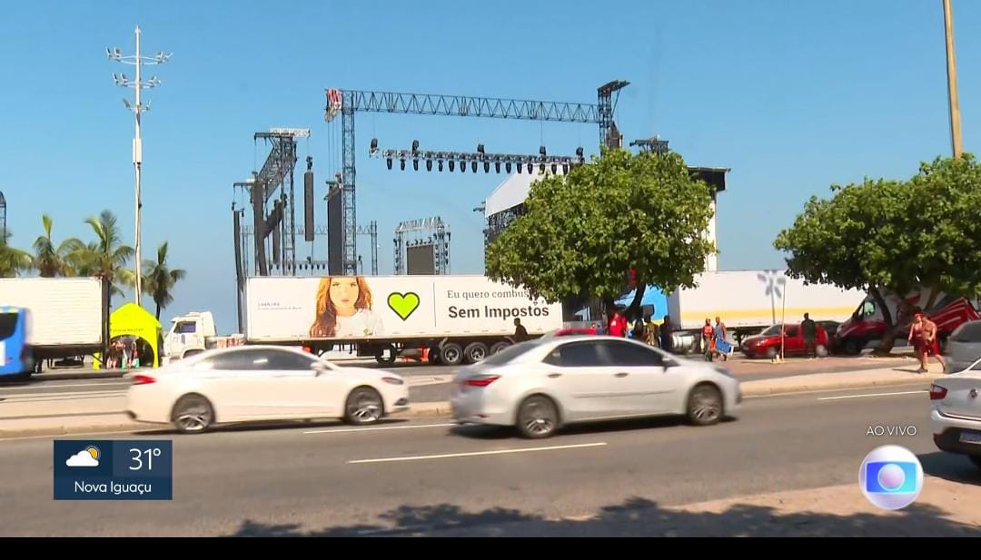 Caminhão do Movimento Combustível Sem Imposto no Show da Madonna na Praia de Copabana - Rio de Janeiro