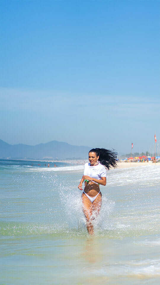 Ensaio fotografico com Letícia Guimaraes, Rainha do Carnaval, na Praia da Barra da Tijuca para o Combustivel Sem Imposto