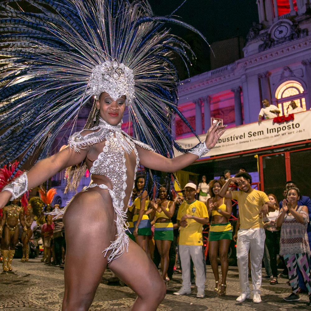 Mulata show diamante na candelaria em evento do Combustivel Sem Imposto