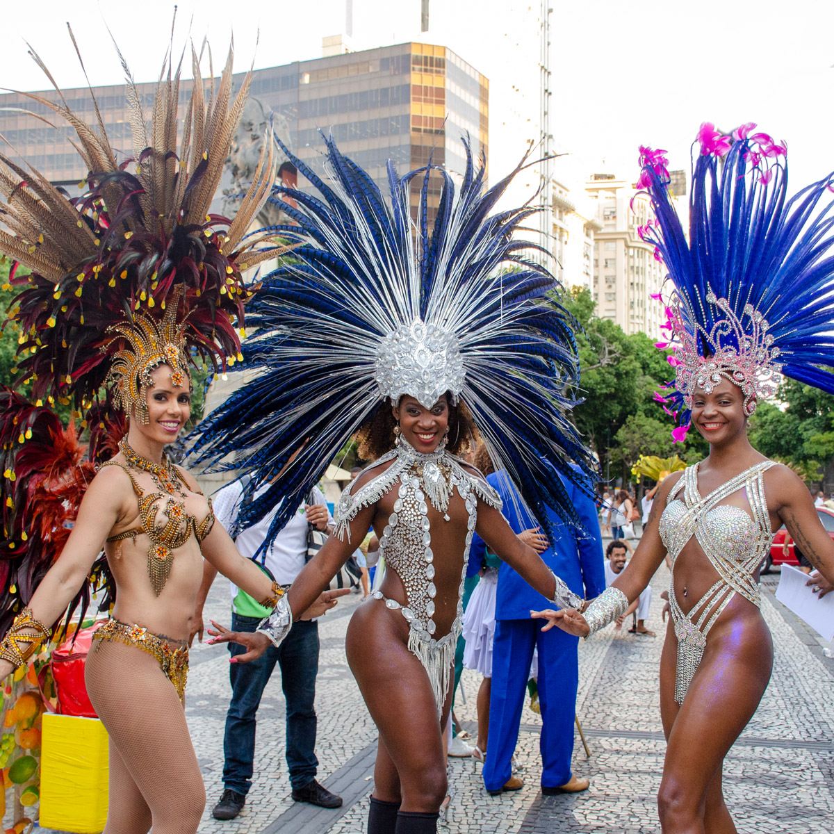 Tres passistas de carnaval no evento do CSI